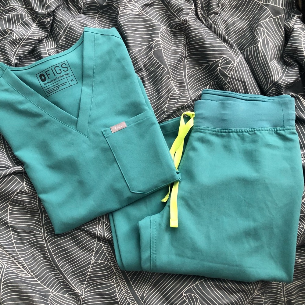 FIGS scrub set. LIMITED edition in Marine.